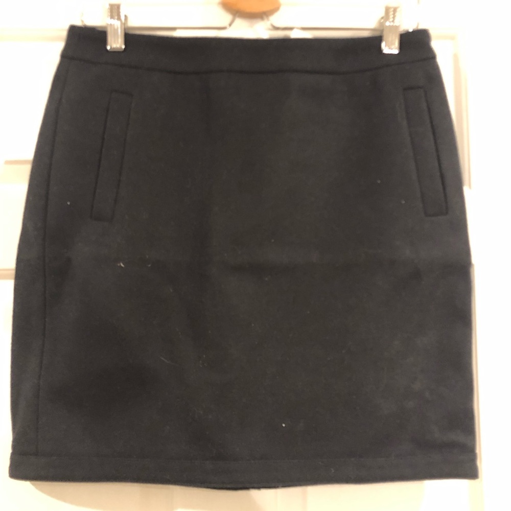 NWT Navy wool felt LOFT skirt - size 4